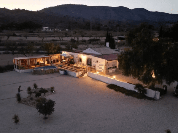 Descubra la casa de sus sueños: tranquilidad y confort en un entorno natural