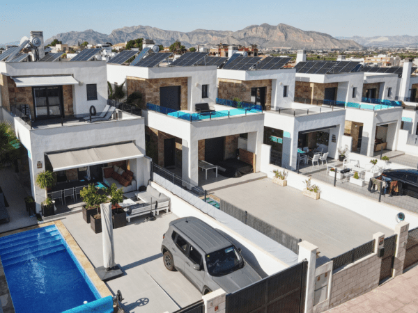 Chalet moderno y sostenible en Bigastro